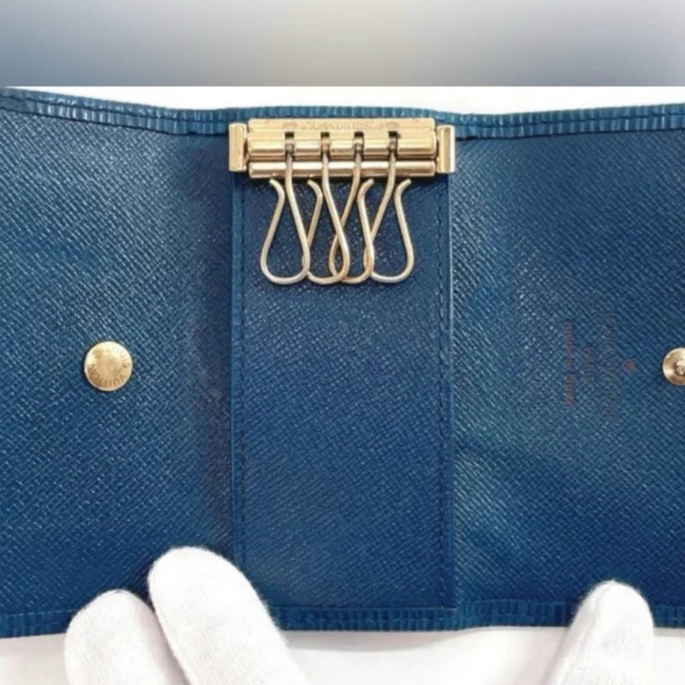 LV Epi Key Holder - Picture 3 of 7